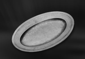Vassoio ovale persciera pesce antico in peltro (Art.361)