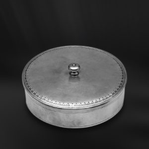 Scatola scatolina rotonda bomboniera regalo aziendale portagioie in peltro (Art.619)